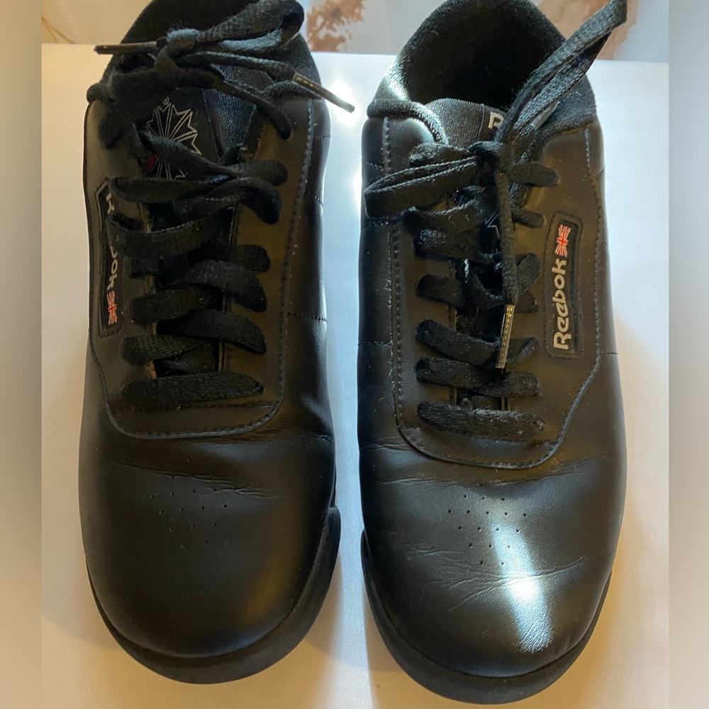 Women’s Reebok Classic Black Sneakers 8.5